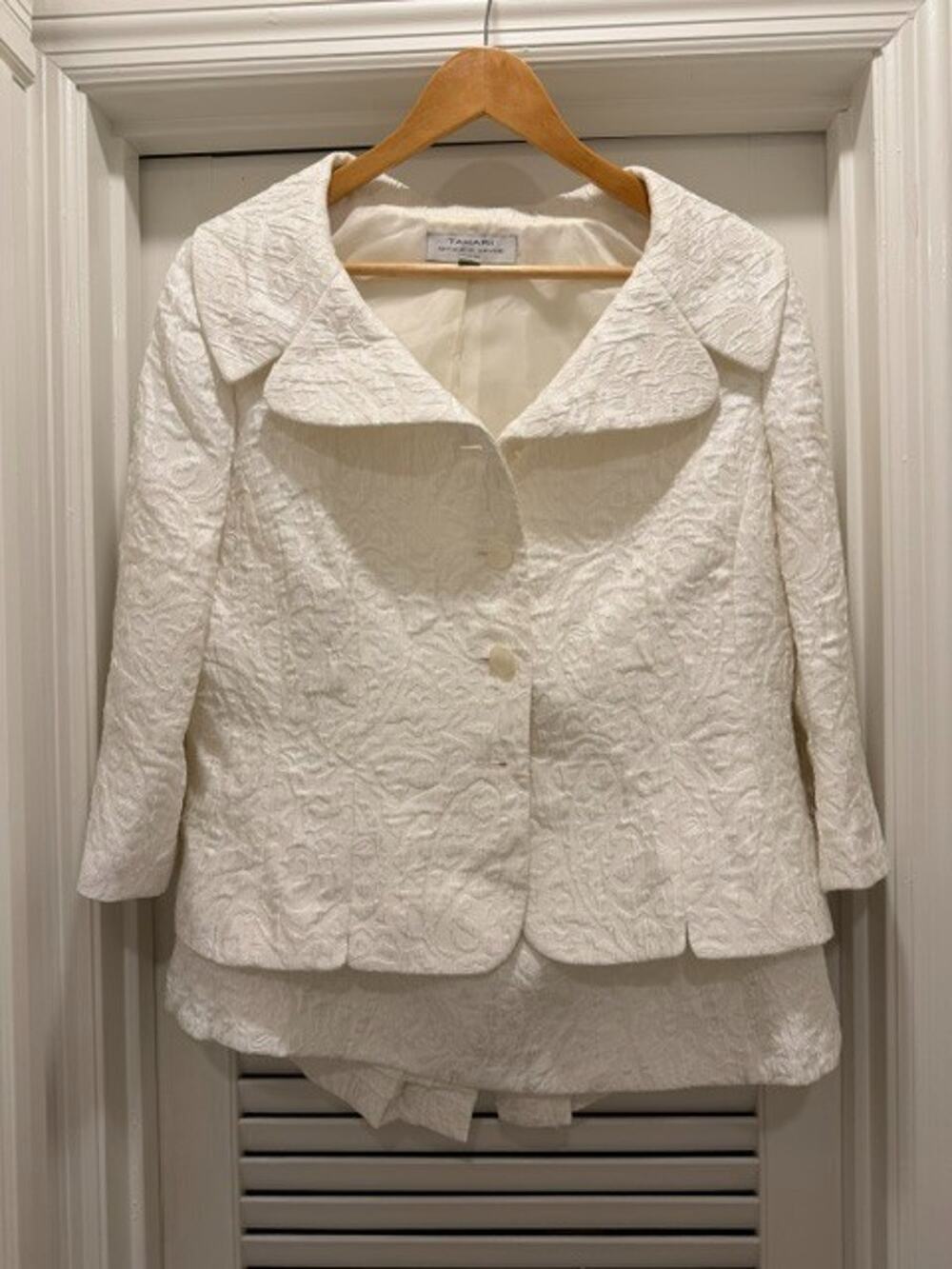 Tahari Arthur S. Levin White Petite Suit Jacket and Skirt Sz 16 P